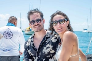 ¡Catamaran Adventure to Isla Mujeres! snorkel and food