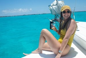 ¡Catamaran Adventure to Isla Mujeres! snorkel and food