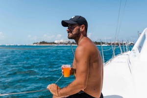 Aventura en catamarán a Isla Mujeres! snorkel y comida