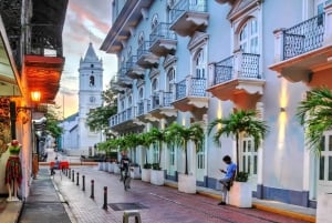 Walking tour through the Hidden treasures of Casco Viejo