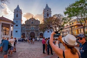 Walking tour through the Hidden treasures of Casco Viejo