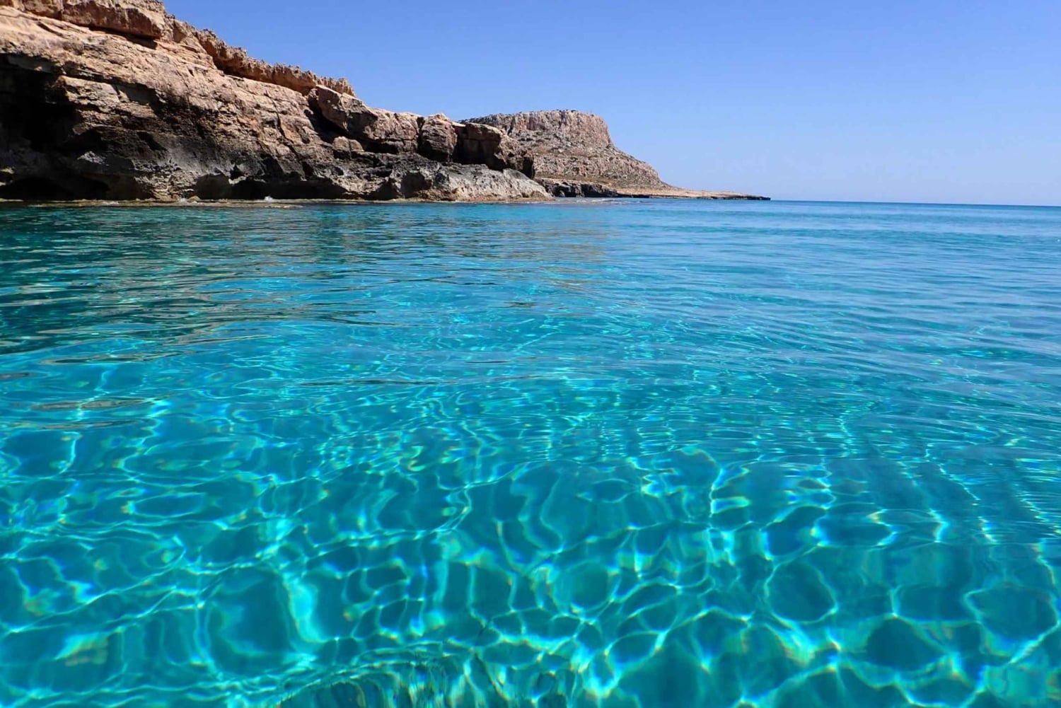 Excursión guiada en kayak de 3 horas por las cuevas marinas del Cabo Greco