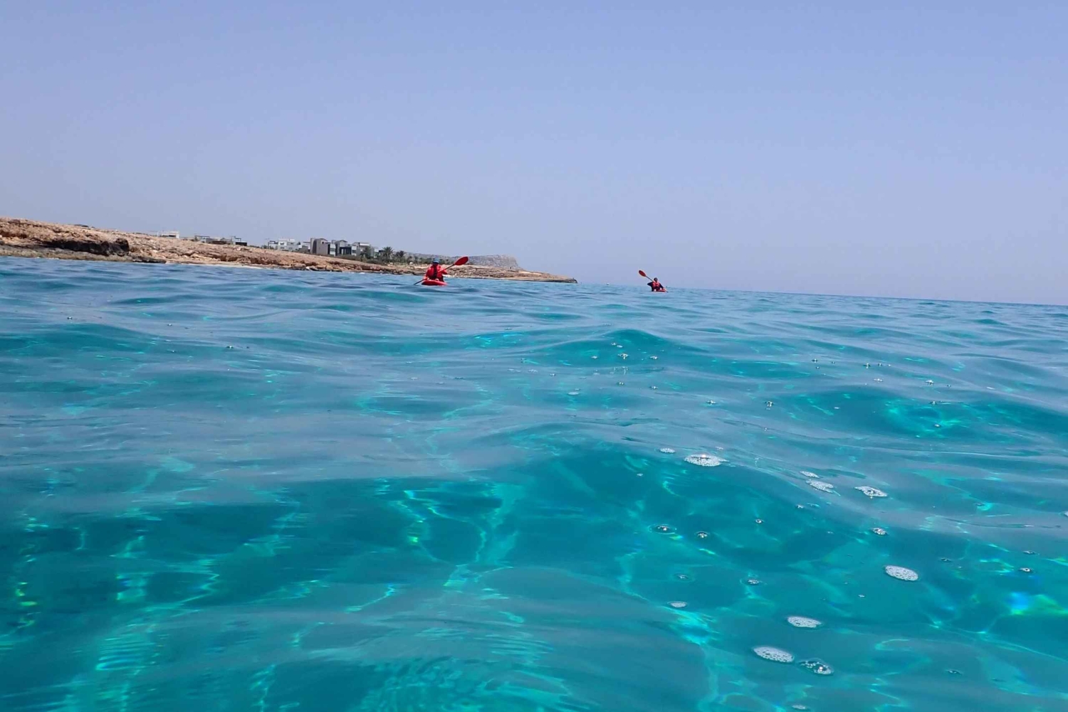 Excursión guiada en kayak de 3 horas por las cuevas marinas del Cabo Greco