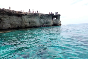 Excursión guiada en kayak de 3 horas por las cuevas marinas del Cabo Greco