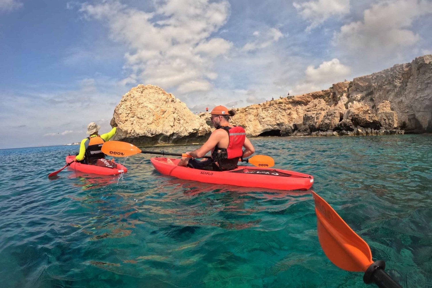 Caiaque guiado de 3 horas nas grutas do Cabo Greko