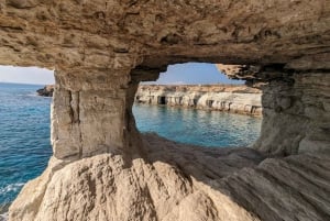 3-stündige geführte Kajaktour zu den Cape Greko Sea Caves