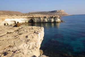 Kayak guidé de 3 heures dans les grottes marines du cap Greko