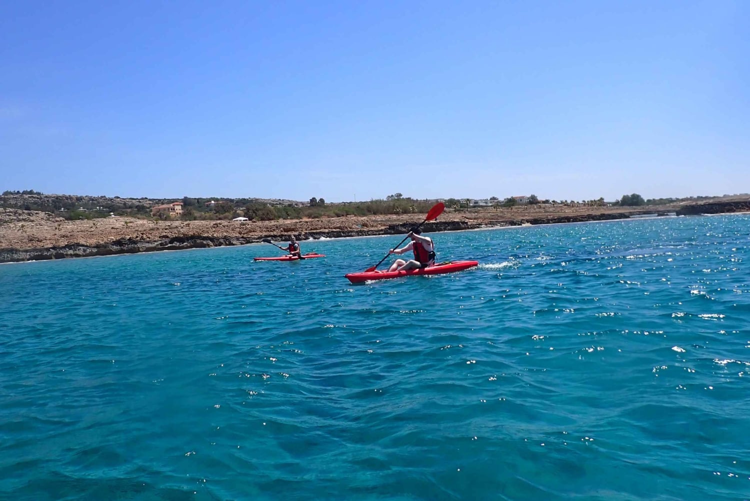 4-timers guidet kajaksejlads i Ayia Napa SeaCaves fra Limnara-stranden