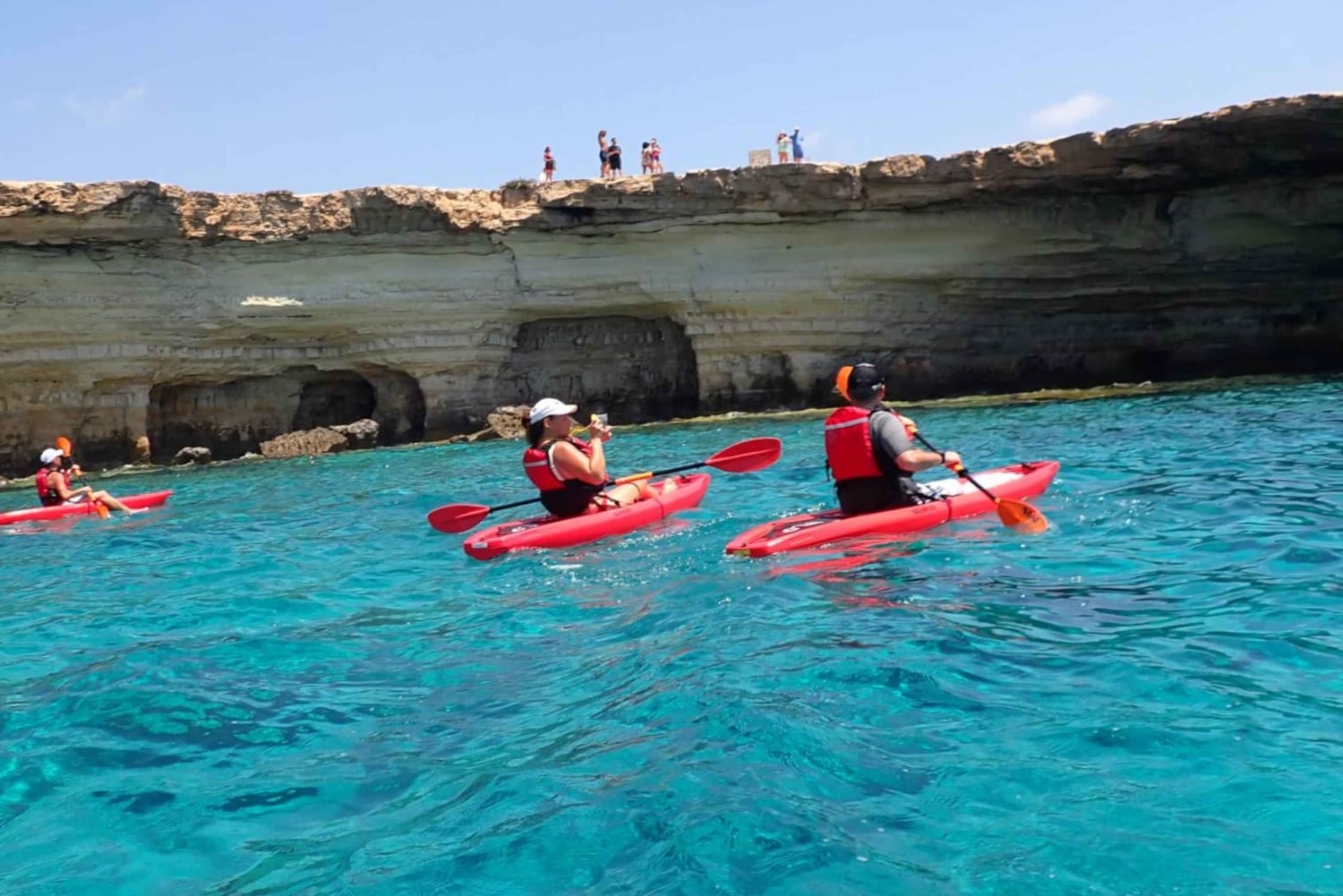 Excursión de 5 horas en kayak + snorkel por las cuevas de Cabo Greco.