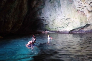Excursión de 5 horas en kayak + snorkel por las cuevas de Cabo Greco.