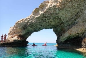 3-часовая экскурсия на каяках с гидом по морским пещерам мыса Греко