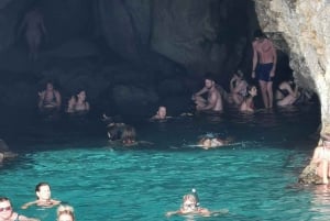 アヤナパ：ブルーラグーン＆タートルクルーズ（オプションのランチ付き）