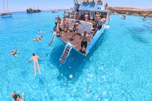 アヤナパ：ブルーラグーン＆タートルクルーズ（オプションのランチ付き）