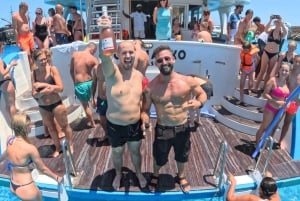 アヤナパ：ブルーラグーン＆タートルクルーズ（オプションのランチ付き）