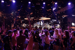 Ayia Napa: Klubbrunda med shots och hoppa över kön