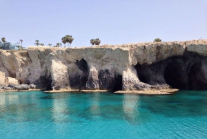 Ayia Napa: Udforsk Den Blå Lagune om bord på en luksuriøs Azimut 42