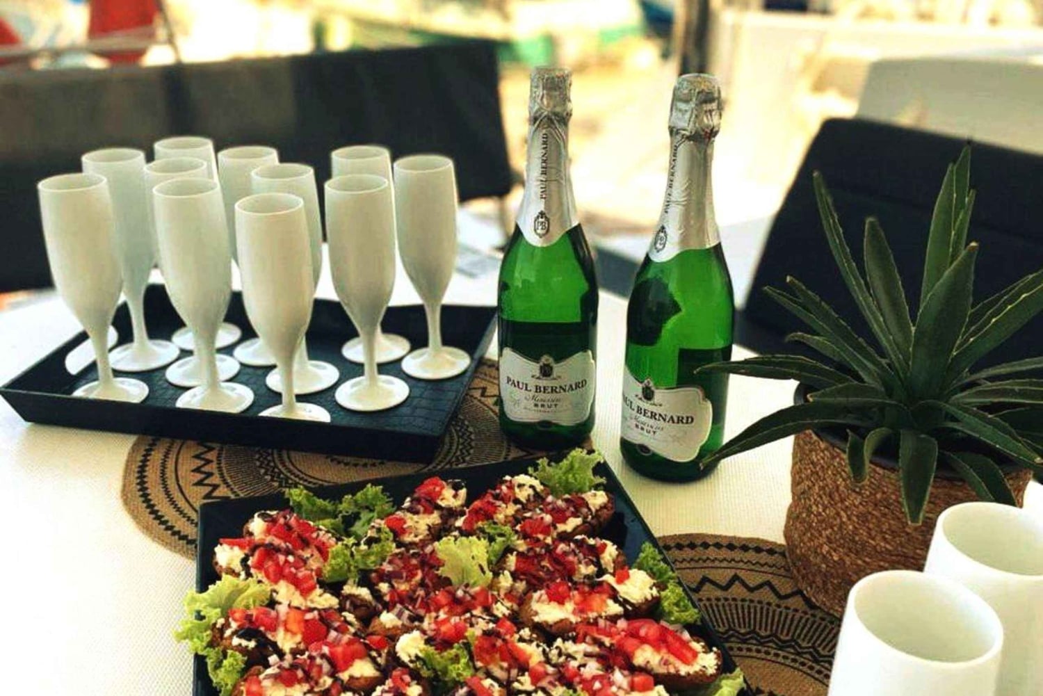 アヤナパ：サンセット・カタマランクルーズ（ランチ＆オープンバー付き）