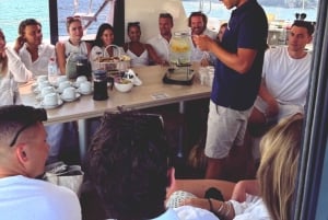 アヤナパ：サンセット・カタマランクルーズ（ランチ＆オープンバー付き）