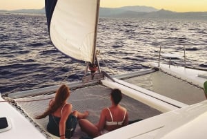 アヤナパ：サンセット・カタマランクルーズ（ランチ＆オープンバー付き）