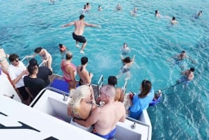 BBQ in barca: Nafsika II, barbecue al tramonto, scivolo d'acqua e nuoto