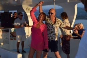 BBQ in barca: Nafsika II, barbecue al tramonto, scivolo d'acqua e nuoto