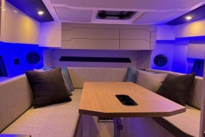 Blue Lagoon: yacht privato Karnic CS10 con frutta