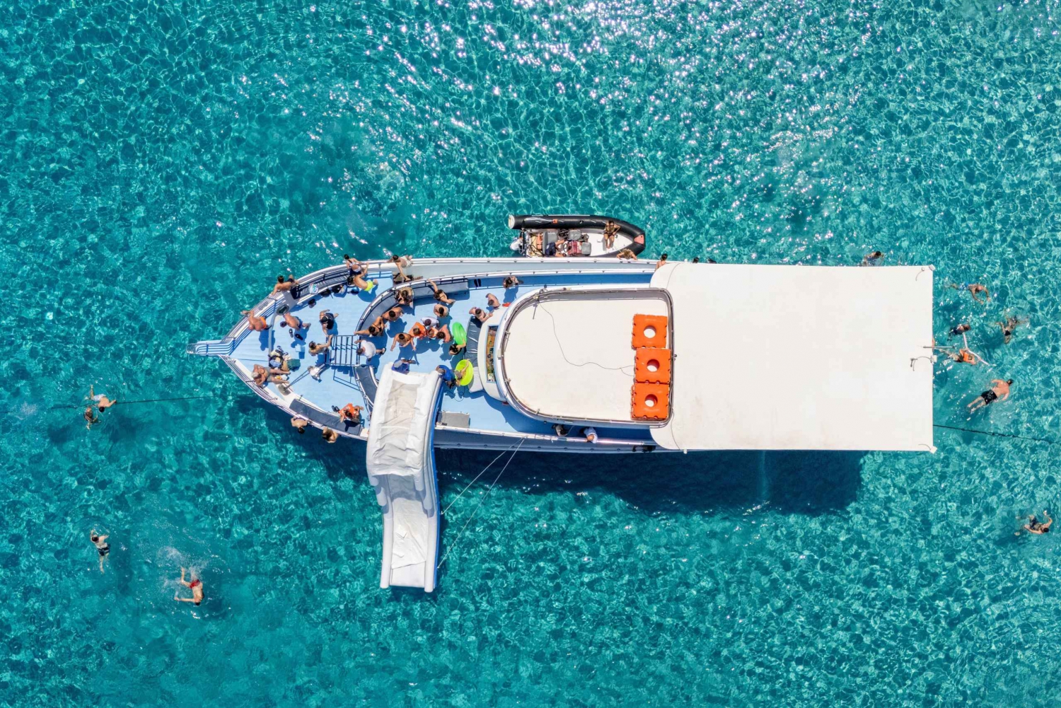 Paphos : Excursion en bateau au Lagon Bleu avec toboggan, musique et transfert