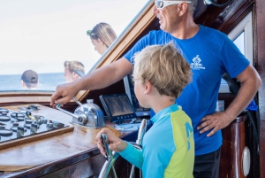 Pafos: Excursión en barco por la Laguna Azul con tobogán, música y traslado