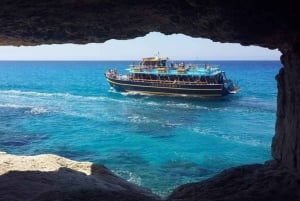 Ayia Napa: Lagoa Azul e Famagusta: passeio de barco com churrasco