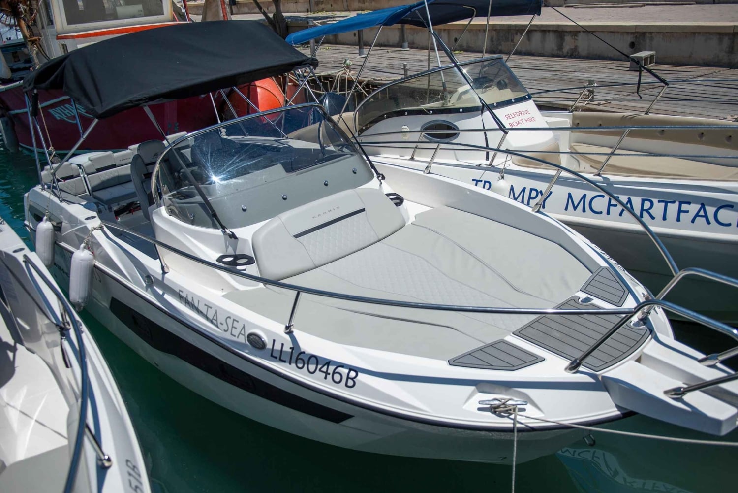 Кипр: аренда лодки со снаряжением для сноркелинга и капитаном