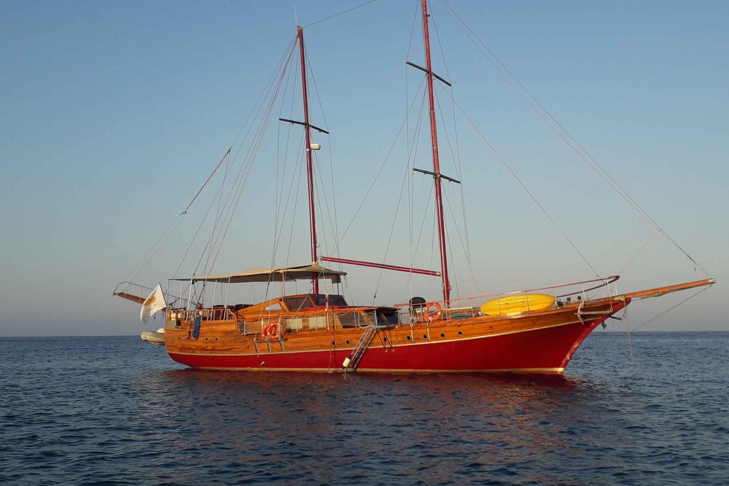 Chipre: crucero privado de un día en yate para hasta 40 personas