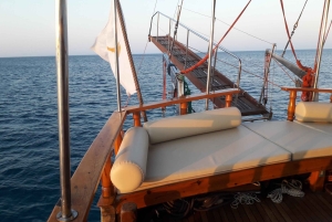 Chipre: crucero privado de un día en yate para hasta 40 personas