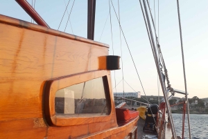 Chipre: crucero privado de un día en yate para hasta 40 personas