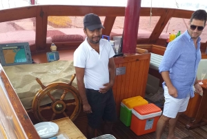 Chipre: crucero privado de un día en yate para hasta 40 personas