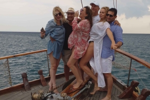 Chipre: crucero privado de un día en yate para hasta 40 personas