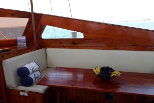 Chipre: crucero privado de un día en yate para hasta 40 personas