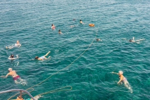 Larnaca: Crucero en barco con fondo de cristal, pesca y almuerzo con barbacoa