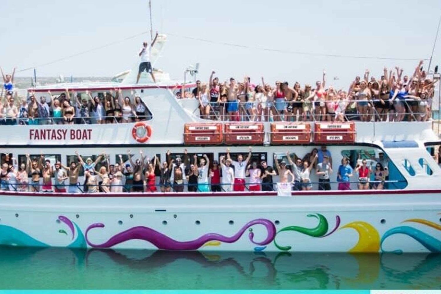 Festa de barco de fantasia em Ayia Napa