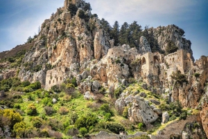 Fra det nordlige Cypern: Kyrenia, St Hilarion Slot, Bellapais