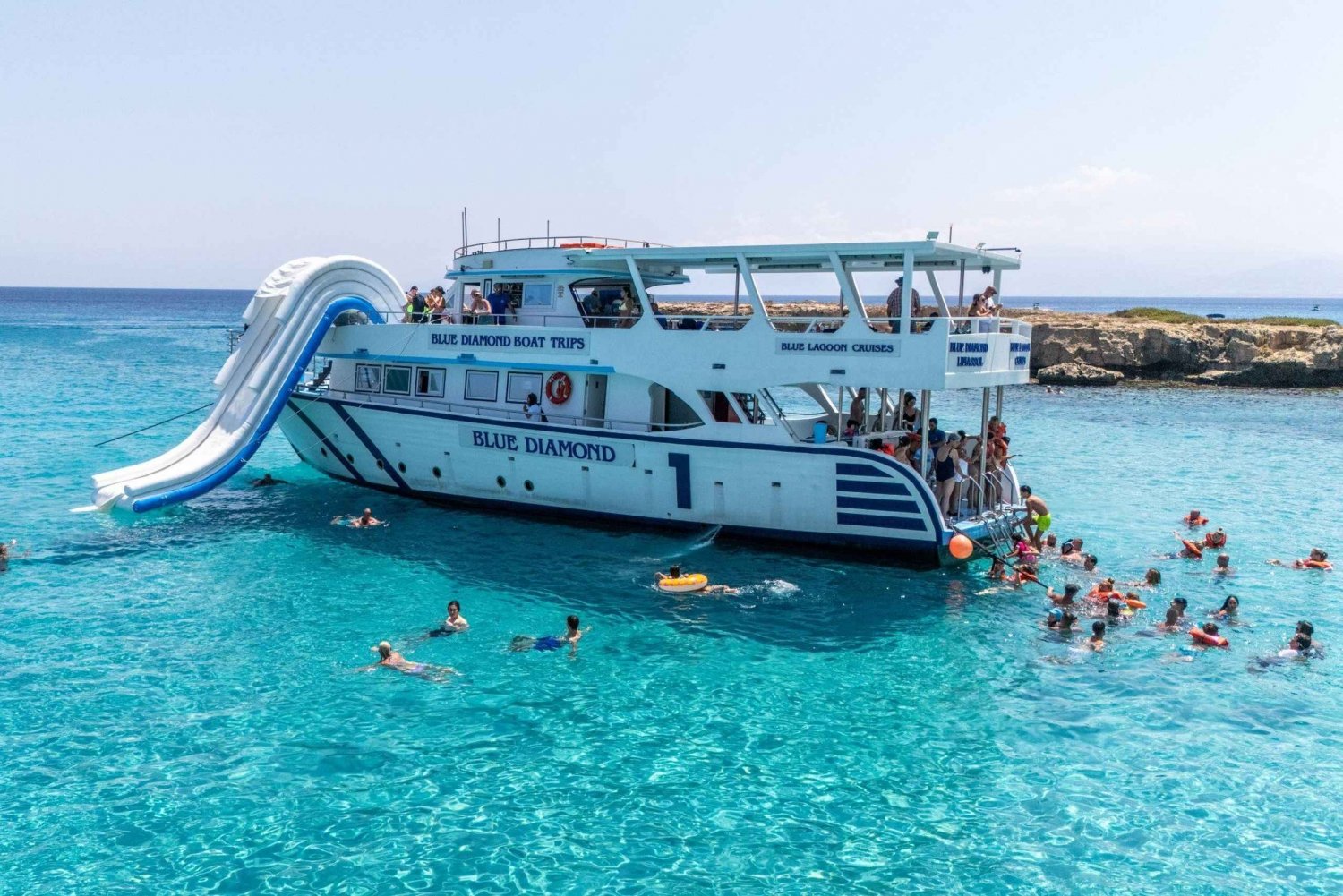 FRA LATCHI: Blue Lagoon Akamas Cruise - stor vannsklie