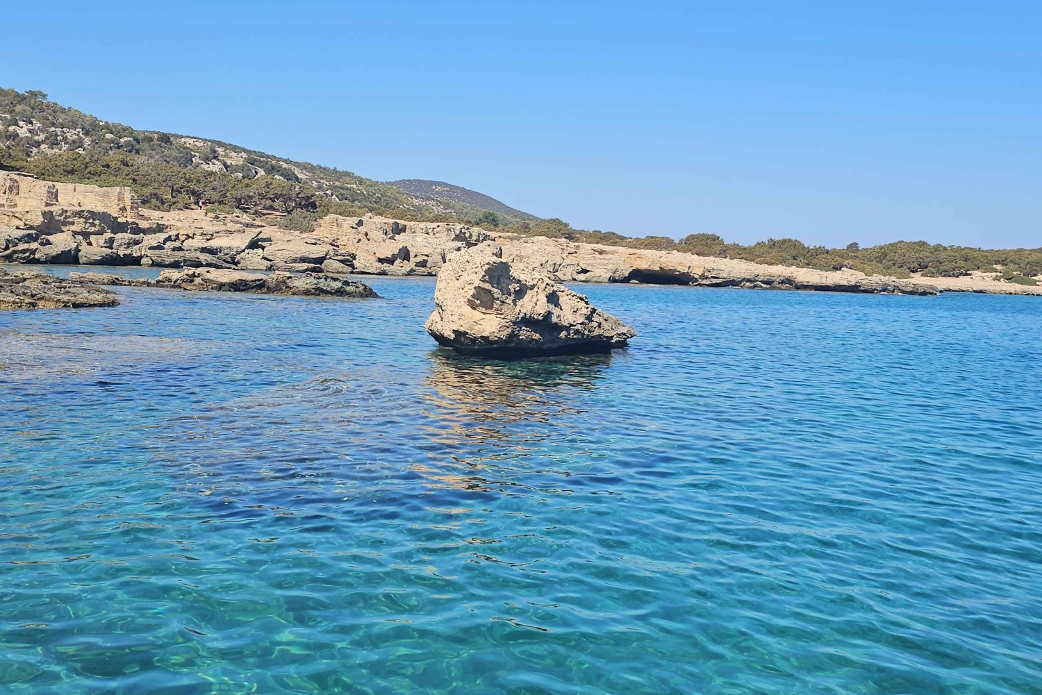 Von Latsi: Blaue Lagune Private Yacht Tagestour mit Getränken