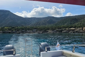 Von Latsi: Blaue Lagune Private Yacht Tagestour mit Getränken