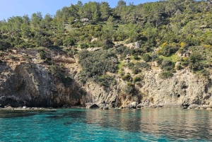 Von Latsi: Blaue Lagune Private Yacht Tagestour mit Getränken