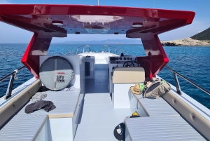 Von Latsi: Blaue Lagune Private Yacht Tagestour mit Getränken