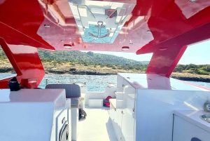 Von Latsi: Blaue Lagune Private Yacht Tagestour mit Getränken