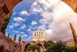 Von Nordzypern aus: Kyrenia, Burg St. Hilarion, Bellapais