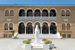 PAPHOS: Troodosbergen 'Kloster och byar' med buss