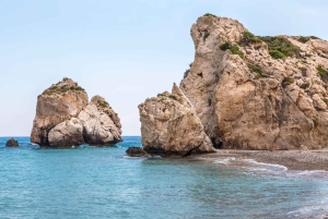 Från Paphos: Dags för en solnedgångsdrink vid Afrodites klippa och en folkmiddag