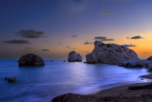 Från Paphos: Dags för en solnedgångsdrink vid Afrodites klippa och en folkmiddag