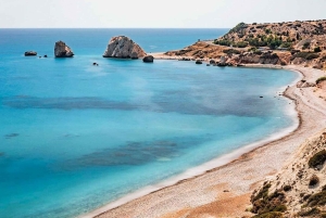 Från Paphos: Dags för en solnedgångsdrink vid Afrodites klippa och en folkmiddag